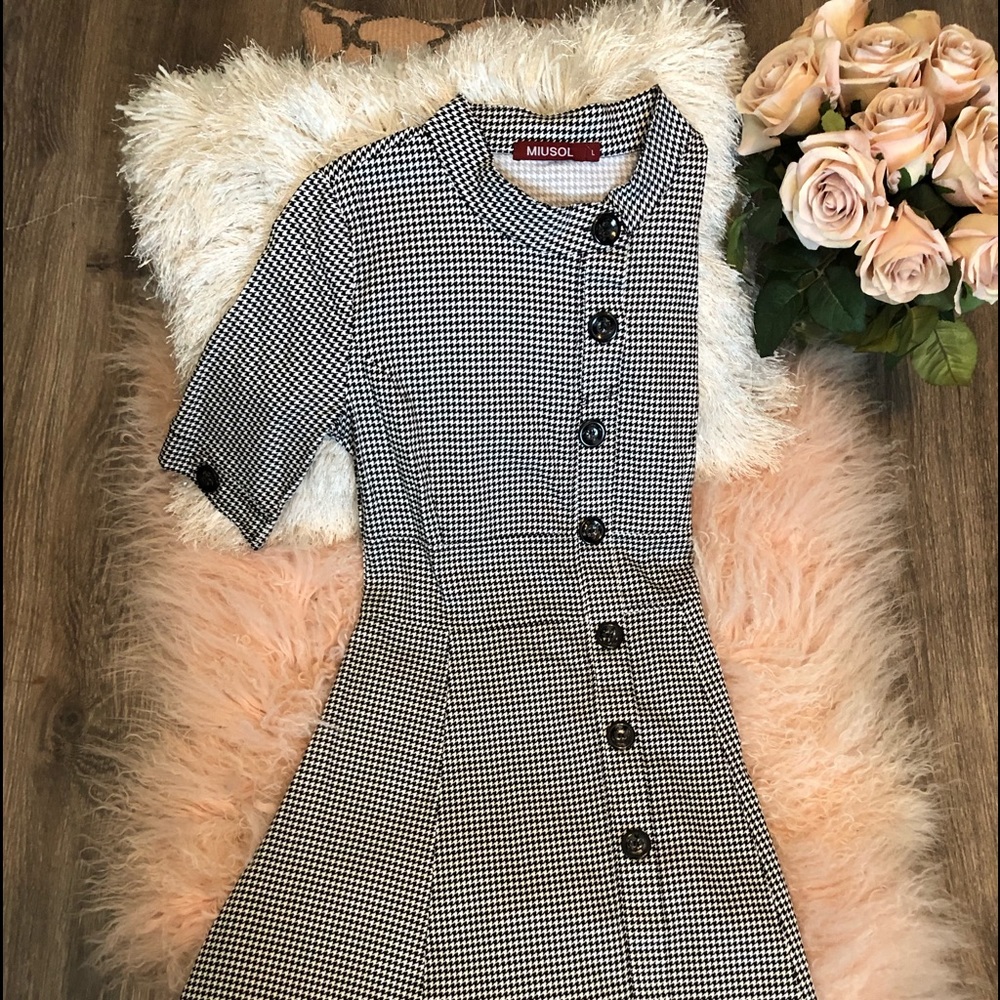 Miusol houndstooth Black&white dress. Size large.